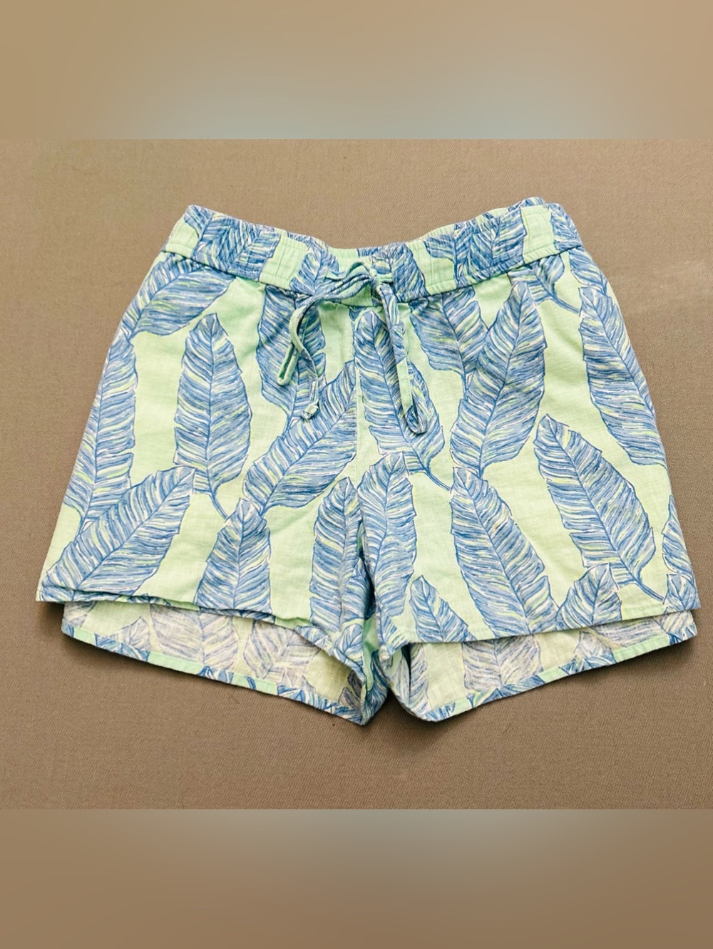 Vineyard Vines Mint Green Tropical Blue Leaf Drawstring Women’s Shorts